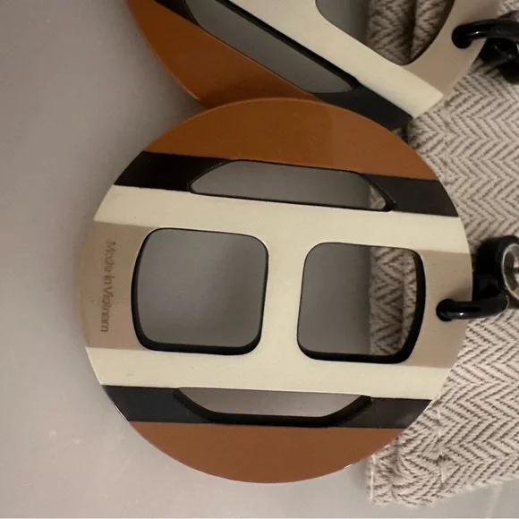 Hermes H Equipe Earrings lacquered NWT Sable color hard to find! - Picture 6 of 7